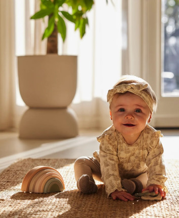 Costum baby - tricou, pantaloni, bentita O56341-31 Ivory